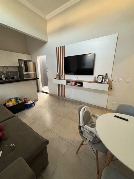 Casa com 3 quartos sendo 1 suíte no Jd. Universitários em Marília-SP.: 2ª foto da galeria de imagens do imóvel