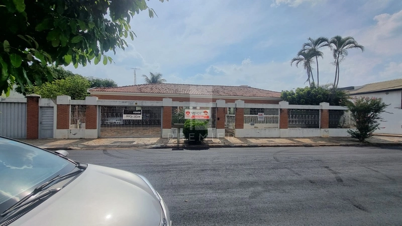 Casa a Venda no Bairro Aeroporto em Marília-SP.: 1ª foto da galeria de imagens do imóvel