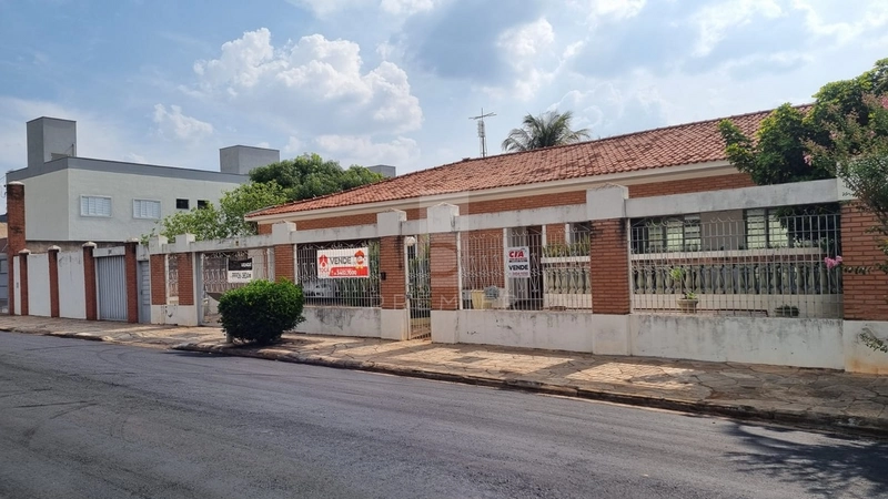 Casa a Venda no Bairro Aeroporto em Marília-SP.: 3ª foto da galeria de imagens do imóvel