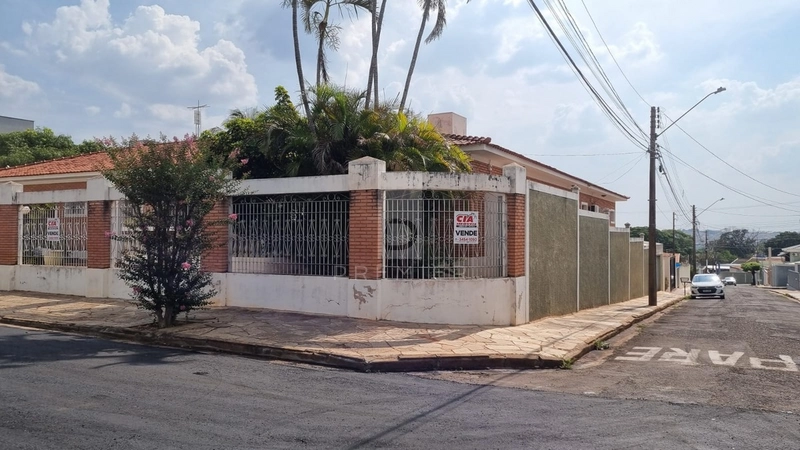 Casa a Venda no Bairro Aeroporto em Marília-SP.: 2ª foto da galeria de imagens do imóvel