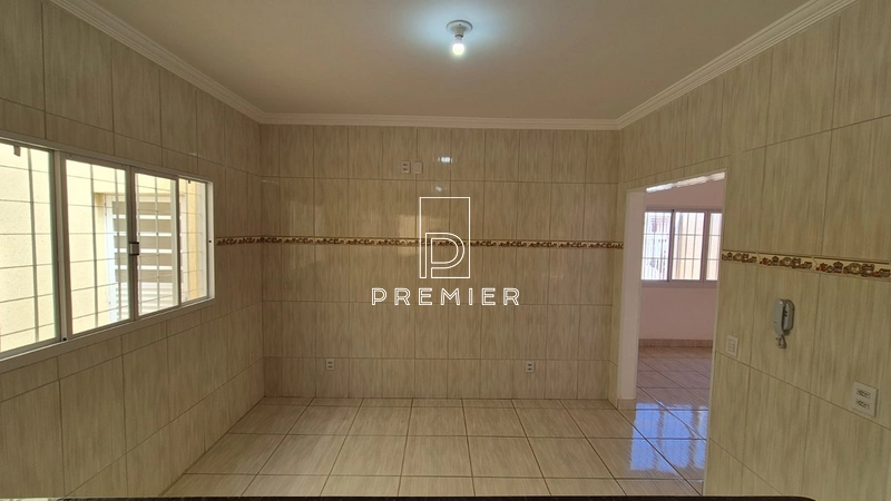 Casa com 3 quartos (1 suíte) : 6ª foto da galeria de imagens do imóvel