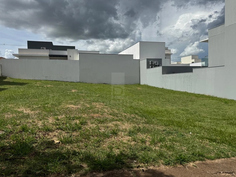 Terreno a Venda no Condomínio Reserva Esmeralda em Marília-SP.: 1ª foto da galeria de imagens do imóvel