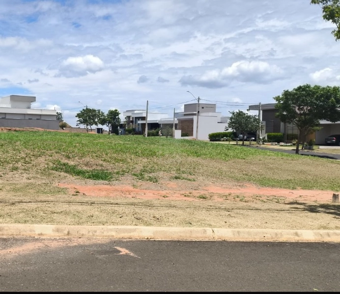 Terreno a Venda no Condomínio Verana Pq. Alvora em Marília-SP.: 1ª foto da galeria de imagens do imóvel