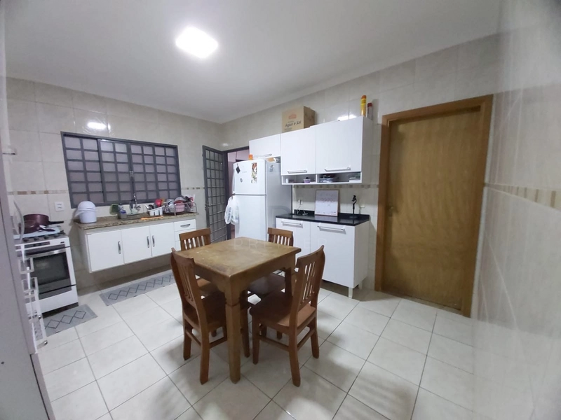 Casa com 3 quartos sendo 1 suíte no Jd. Universitário em Marília-SP.: 15ª foto da galeria de imagens do imóvel