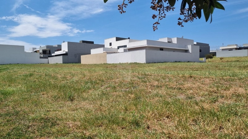 Terreno no Condomínio Jardins de Renoir em Marilia / SP: 1ª foto da galeria de imagens do imóvel