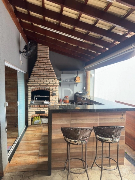 Casa a Venda com 4 quartos no Bairro Palmital em Marília-SP: 3ª foto da galeria de imagens do imóvel