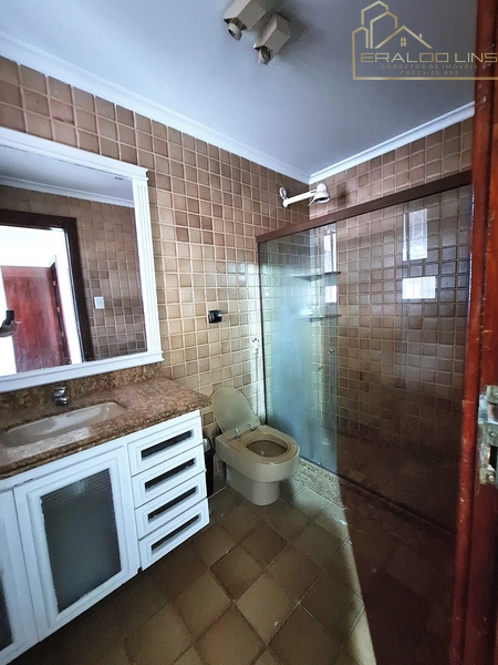 Casa Comercial com Piscina e 4 Suítes no Caminho das Árvores – Estrutura Completa para Empresas: 14ª foto da galeria de imagens do imóvel