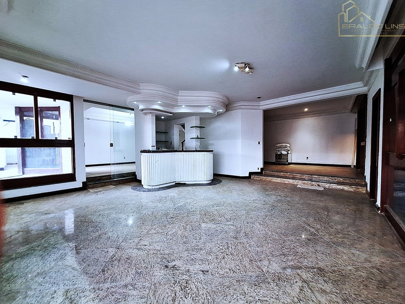 Casa Comercial com Piscina e 4 Suítes no Caminho das Árvores – Estrutura Completa para Empresas: 9ª foto da galeria de imagens do imóvel