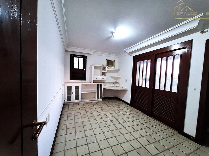 Casa Comercial com Piscina e 4 Suítes no Caminho das Árvores – Estrutura Completa para Empresas: 15ª foto da galeria de imagens do imóvel