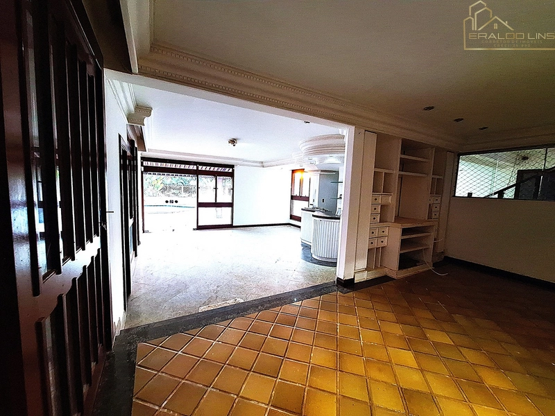 Casa Comercial com Piscina e 4 Suítes no Caminho das Árvores – Estrutura Completa para Empresas: 10ª foto da galeria de imagens do imóvel