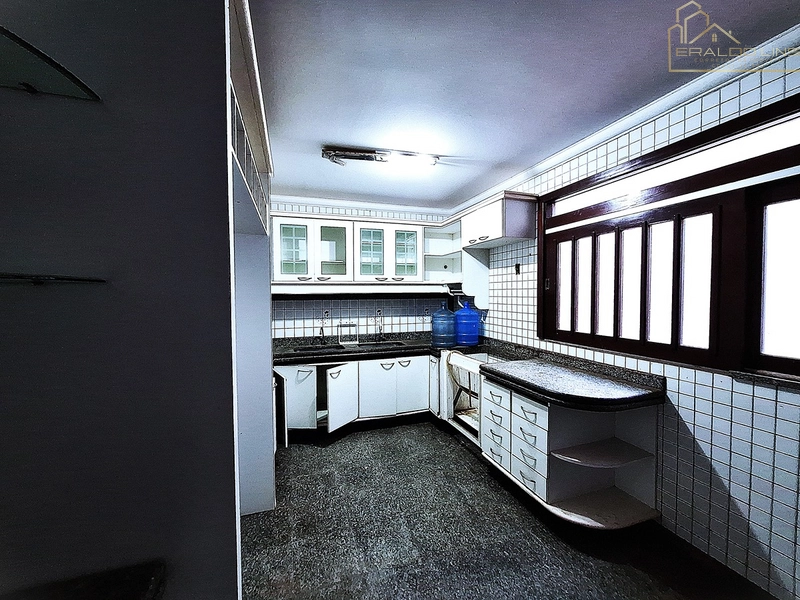 Casa Comercial com Piscina e 4 Suítes no Caminho das Árvores – Estrutura Completa para Empresas: 12ª foto da galeria de imagens do imóvel