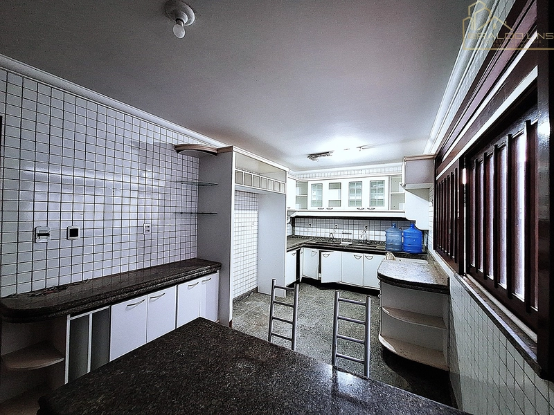 Casa Comercial com Piscina e 4 Suítes no Caminho das Árvores – Estrutura Completa para Empresas: 11ª foto da galeria de imagens do imóvel