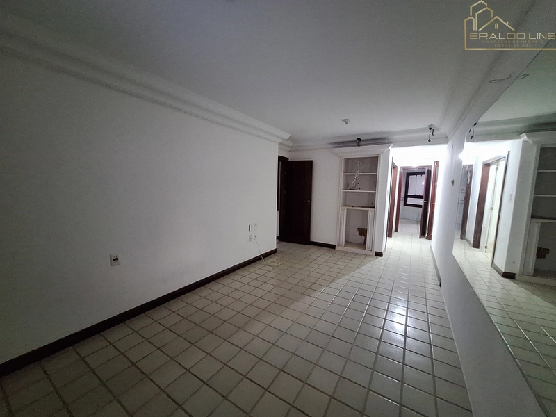 Casa Comercial com Piscina e 4 Suítes no Caminho das Árvores – Estrutura Completa para Empresas: 8ª foto da galeria de imagens do imóvel