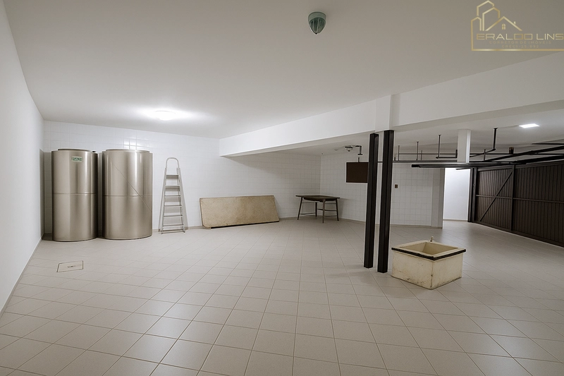 Casa Comercial com Piscina e 4 Suítes no Caminho das Árvores – Estrutura Completa para Empresas: 19ª foto da galeria de imagens do imóvel