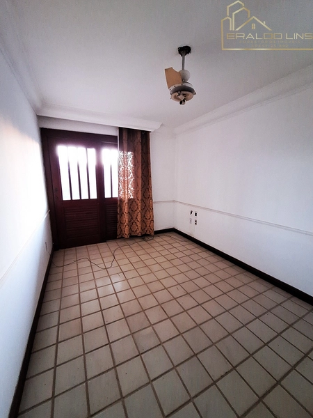 Casa Comercial com Piscina e 4 Suítes no Caminho das Árvores – Estrutura Completa para Empresas: 7ª foto da galeria de imagens do imóvel