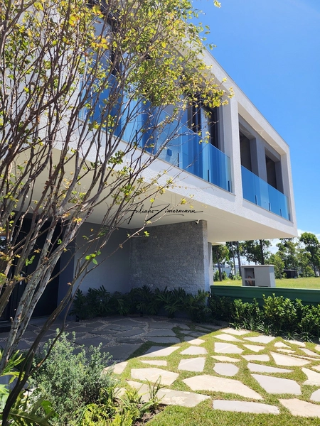 Casa com 3 Suites em condomínio em Atlantida.: 4ª foto da galeria de imagens do imóvel