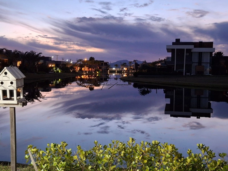 CASA NO CONDOMÍNIO RIVIERA: 2ª foto da galeria de imagens do imóvel