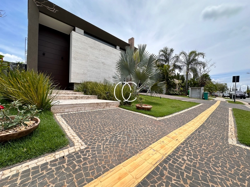 Casa térrea Alphaville Araguaia: 1ª foto da galeria de imagens do imóvel