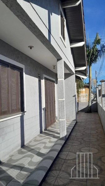 CASA COM 3 DORMITÓRIOS NO BAIRRO ARCO ÍRIS: 3ª foto da galeria de imagens do imóvel