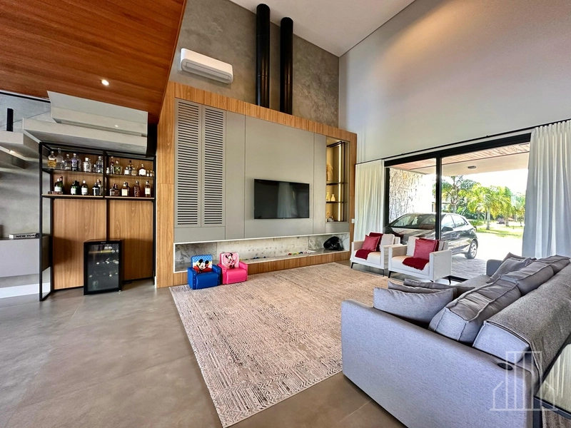 MARAVILHOSO SOBRADO BEIRA LAGO EM CONDOMÍNIO FECHADO!: 2ª foto da galeria de imagens do imóvel