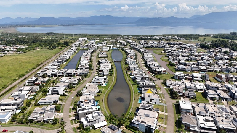 MARAVILHOSO SOBRADO BEIRA LAGO EM CONDOMÍNIO FECHADO!: 26ª foto da galeria de imagens do imóvel
