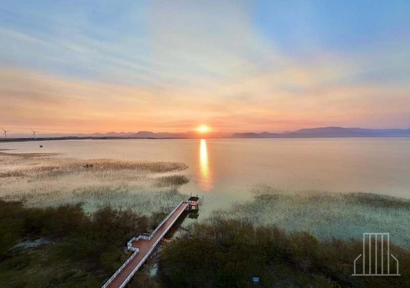 MARAVILHOSO SOBRADO BEIRA LAGO EM CONDOMÍNIO FECHADO!: 29ª foto da galeria de imagens do imóvel