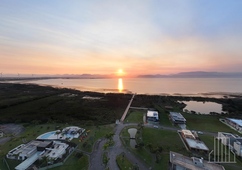 MARAVILHOSO SOBRADO BEIRA LAGO EM CONDOMÍNIO FECHADO!: 28ª foto da galeria de imagens do imóvel