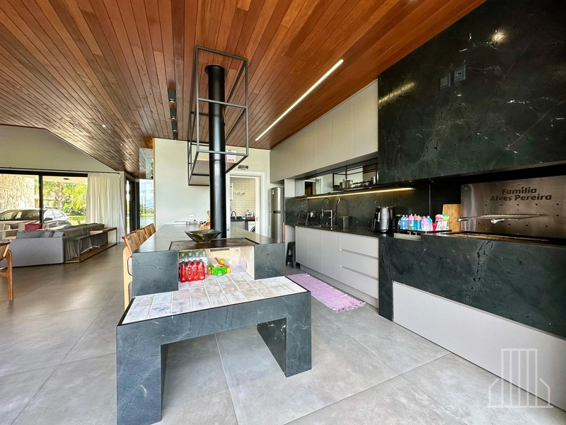 MARAVILHOSO SOBRADO BEIRA LAGO EM CONDOMÍNIO FECHADO!: 7ª foto da galeria de imagens do imóvel