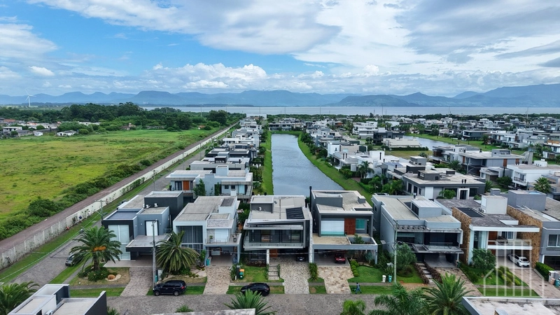 MARAVILHOSO SOBRADO BEIRA LAGO EM CONDOMÍNIO FECHADO!: 25ª foto da galeria de imagens do imóvel