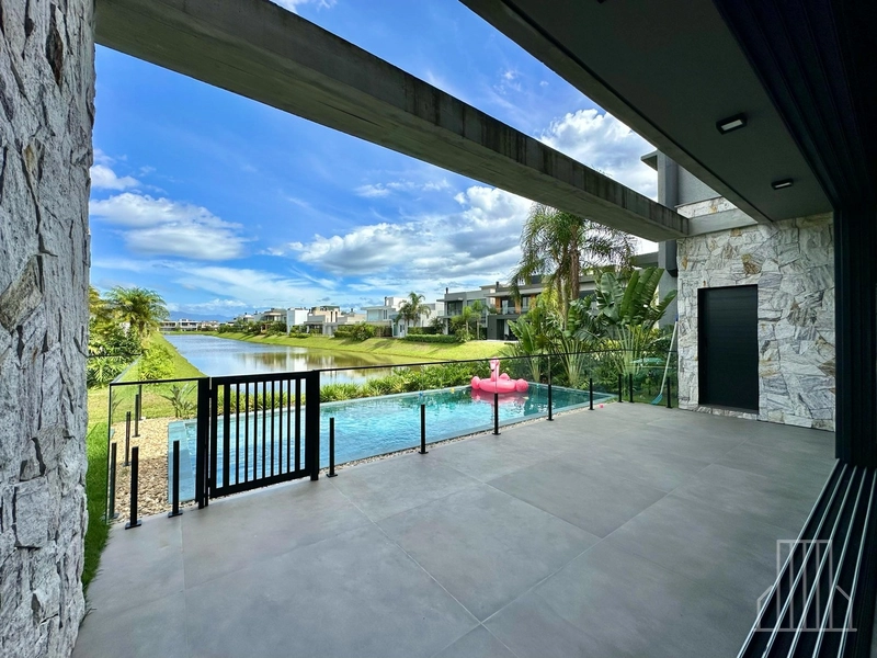 MARAVILHOSO SOBRADO BEIRA LAGO EM CONDOMÍNIO FECHADO!: 8ª foto da galeria de imagens do imóvel