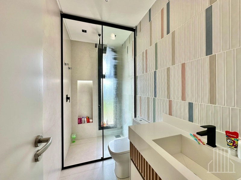 MARAVILHOSO SOBRADO BEIRA LAGO EM CONDOMÍNIO FECHADO!: 15ª foto da galeria de imagens do imóvel