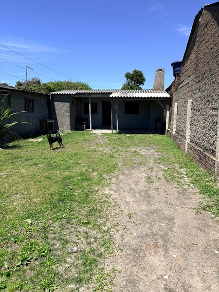 Casa com pátio fechado e churrasqueira no bairro Arco-Íris: 1ª foto da galeria de imagens do imóvel