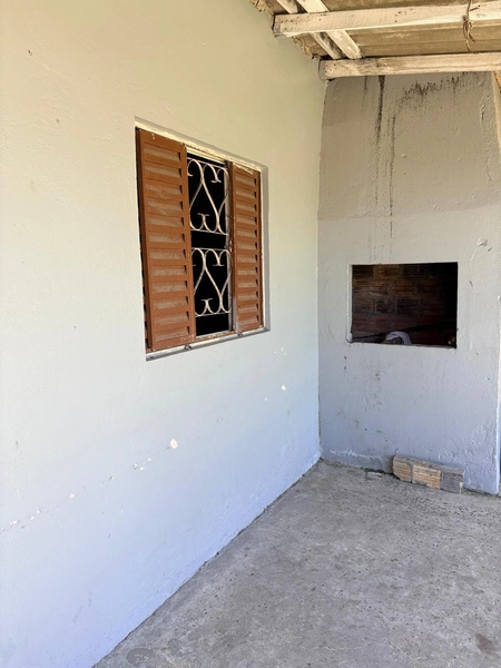 Casa com pátio fechado e churrasqueira no bairro Arco-Íris: 2ª foto da galeria de imagens do imóvel