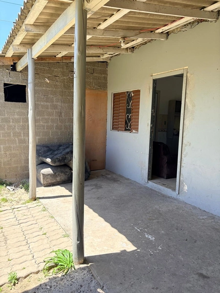 Casa com pátio fechado e churrasqueira no bairro Arco-Íris: 3ª foto da galeria de imagens do imóvel