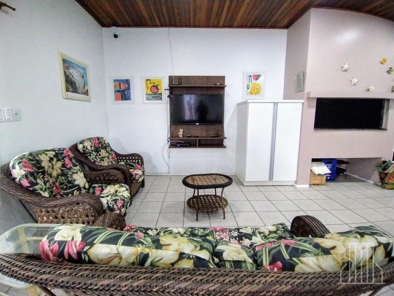 Encantador Sobrado em Capão Novo: Conforto e Lazer ao Seu Alcance: 15ª foto da galeria de imagens do imóvel