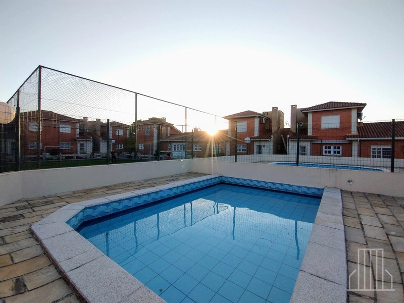 Encantador Sobrado em Capão Novo: Conforto e Lazer ao Seu Alcance: 7ª foto da galeria de imagens do imóvel