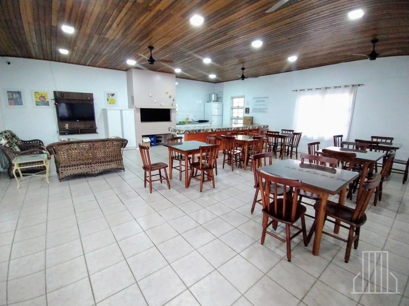 Encantador Sobrado em Capão Novo: Conforto e Lazer ao Seu Alcance: 18ª foto da galeria de imagens do imóvel