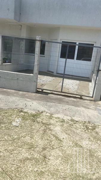 LINDA CASA À VENDA NO TRANQUILO BAIRRO ARCO ÍRIS, EM CAPÃO DA CANOA!: 1ª foto da galeria de imagens do imóvel