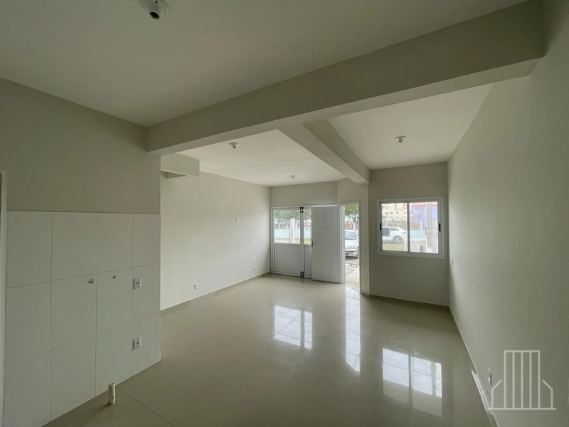 LINDA CASA À VENDA NO TRANQUILO BAIRRO ARCO ÍRIS, EM CAPÃO DA CANOA!: 3ª foto da galeria de imagens do imóvel