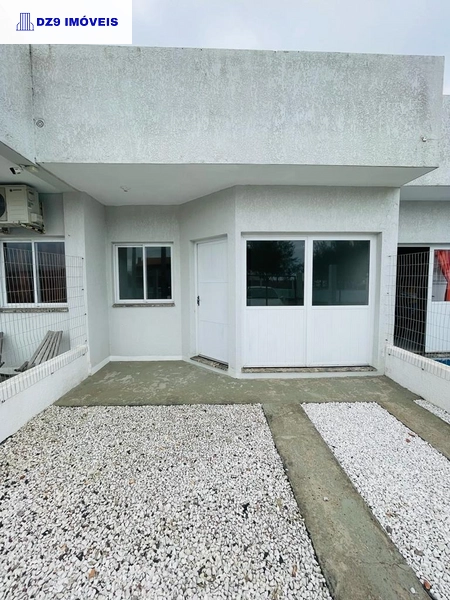 LINDA CASA À VENDA NO TRANQUILO BAIRRO ARCO ÍRIS, EM CAPÃO DA CANOA!: 2ª foto da galeria de imagens do imóvel