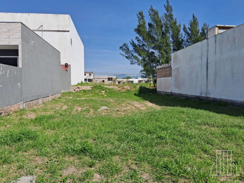 EXCELENTE TERRENO LOCALIZADO NO BAIRRO JARDIM BEIRA MAR!: 3ª foto da galeria de imagens do imóvel