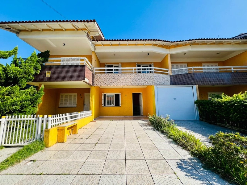 LINDO SOBRADO A VENDA  EM CAPÃO NOVO: 1ª foto da galeria de imagens do imóvel