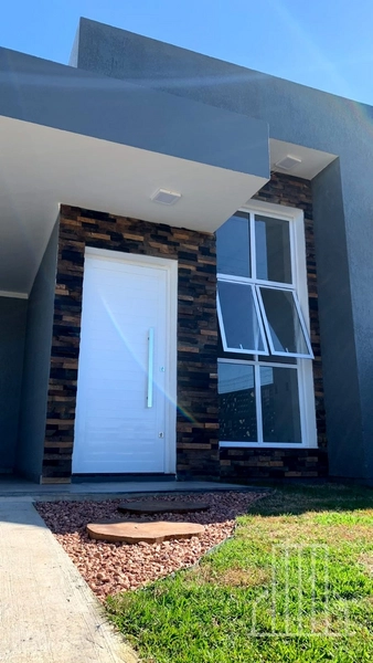 Casa à Venda no Bairro Zona Norte - Apenas 150m do Mar!: 2ª foto da galeria de imagens do imóvel