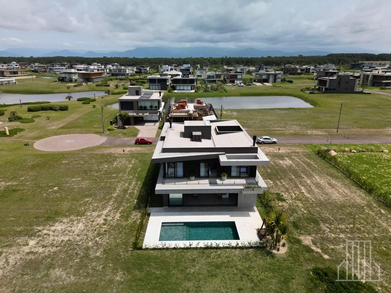 DESLUMBRANTE CASA COM 5 SUÍTES EM CONDOMÍNIO FECHADO!: 27ª foto da galeria de imagens do imóvel