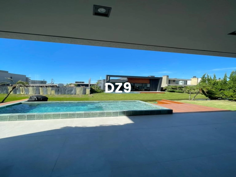 CASA COM 5  DORMITÓRIOS: 3ª foto da galeria de imagens do imóvel