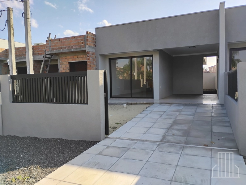 Casa Geminada à Venda em Capão Novo: 1ª foto da galeria de imagens do imóvel