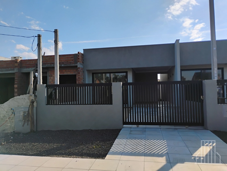 Casa Geminada à Venda em Capão Novo: 3ª foto da galeria de imagens do imóvel