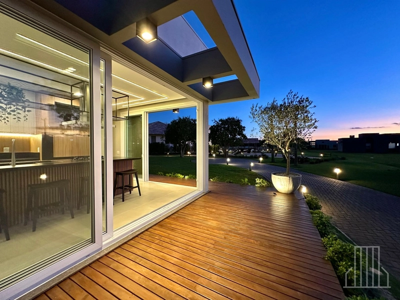 MARAVILHOSA CASA EM CONDOMÍNIO FECHADO PRÓXIMA AO MAR!: 3ª foto da galeria de imagens do imóvel