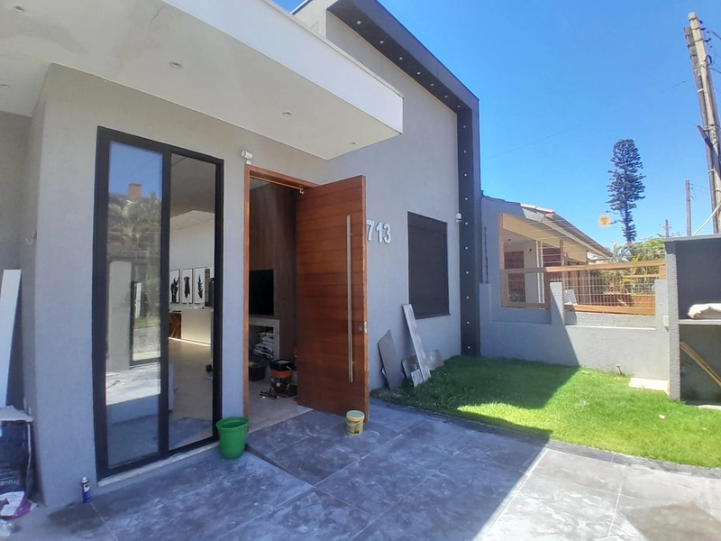 Sobrado à Venda em Capão Novo – Conforto, Qualidade e Excelente Localização: 1ª foto da galeria de imagens do imóvel