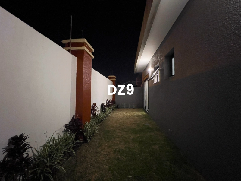 CASA COM 4 SUÍTES FINAMENTE DECORADA!: 2ª foto da galeria de imagens do imóvel